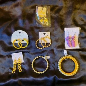 One Lot of jewelry. Earrings and bracelets.